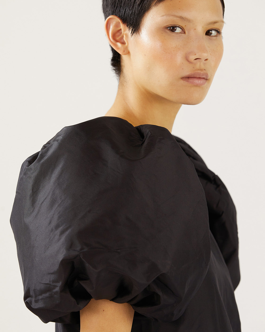 Alara Blouse Recycled Blend Taffeta Navy – REJINA PYO