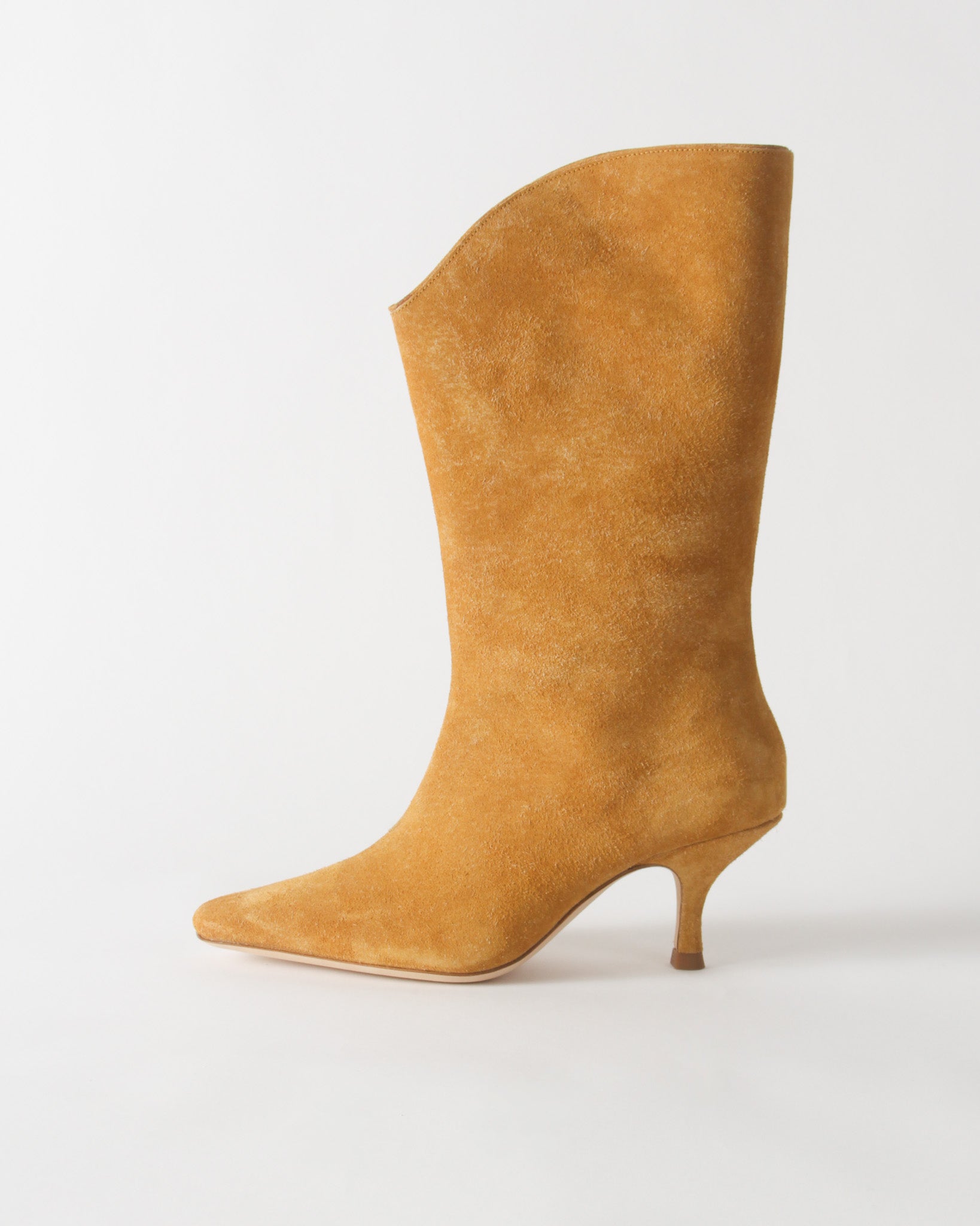 Curved Boot Suede Tan – REJINA PYO