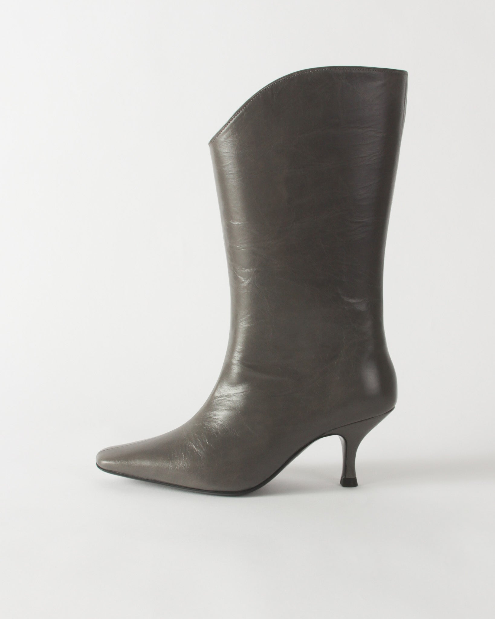 Curved Boot Leather Ematite – REJINA PYO